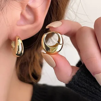 Массивные серьги-кольца из нержавеющей стали, позолоченные Легкие украшения в стиле панк, Полое Гладкое металлическое кольцо, пряжка для ушей, женские