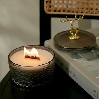 Ароматерапевтическая свеча ручной работы из соевого воска с рисунком оленьего рога и молотка в стеклянной чашке