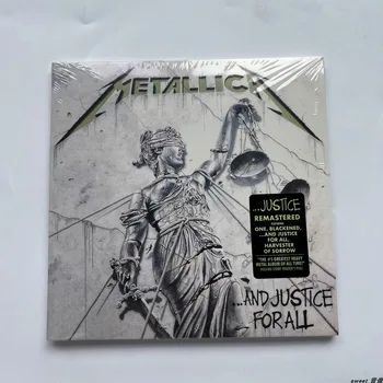Ретро Музыкальный компакт-диск Metallica и альбом 